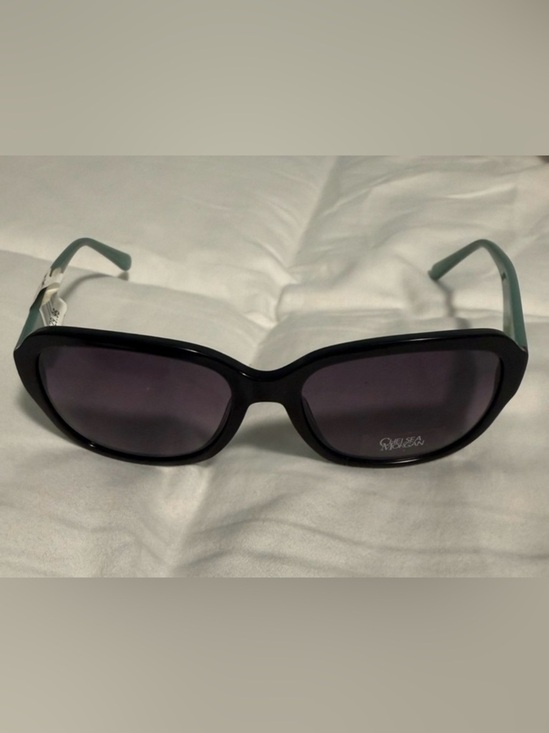 Chelsea Morgan round Sunglasses/Glasses Black with light green sides! NWT